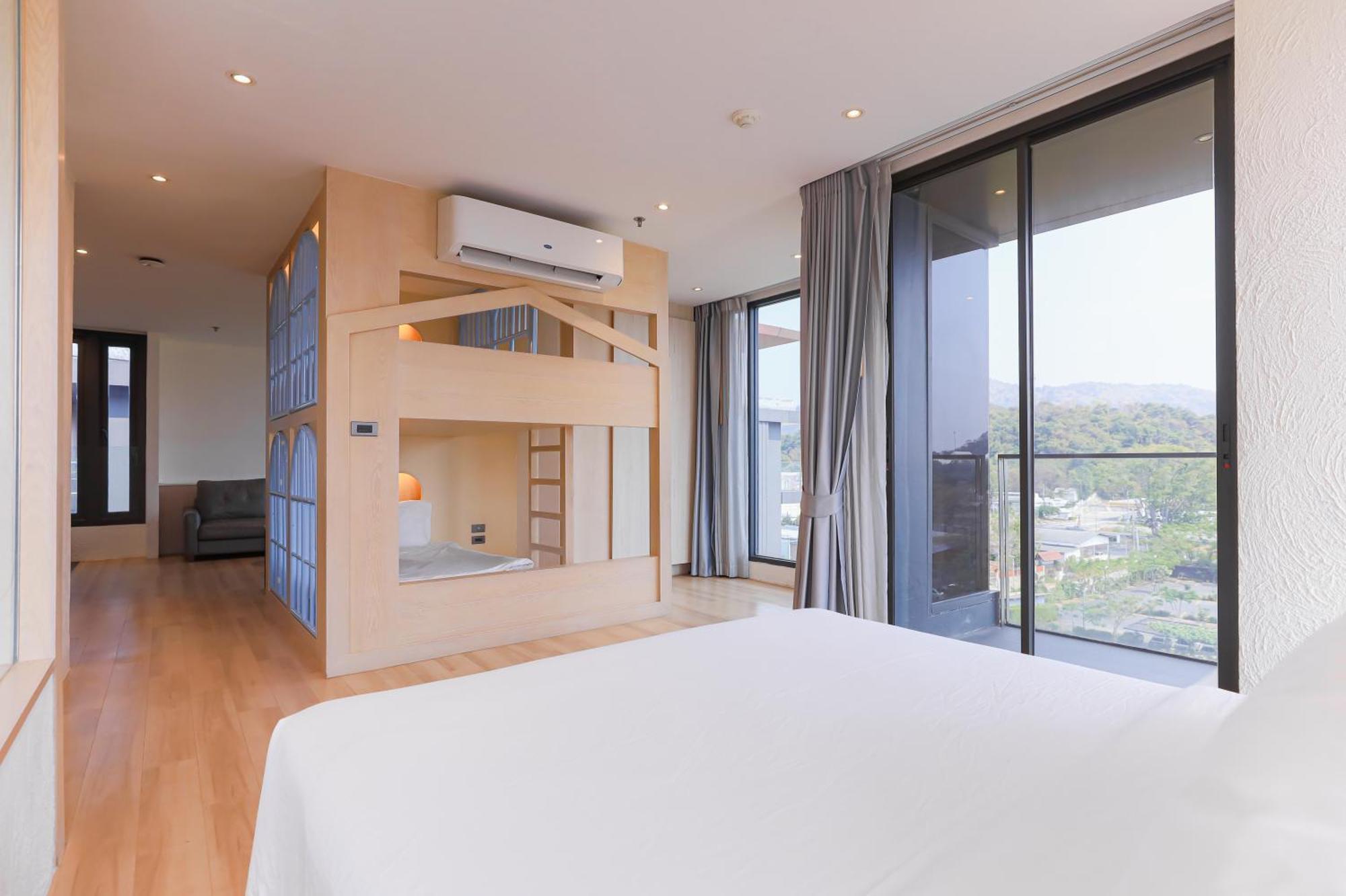 Balcony Seaside Sriracha Hotel & Serviced Apartments Si Racha Extérieur photo