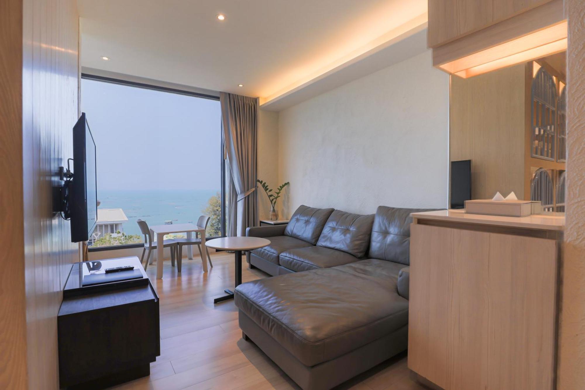 Balcony Seaside Sriracha Hotel & Serviced Apartments Si Racha Extérieur photo