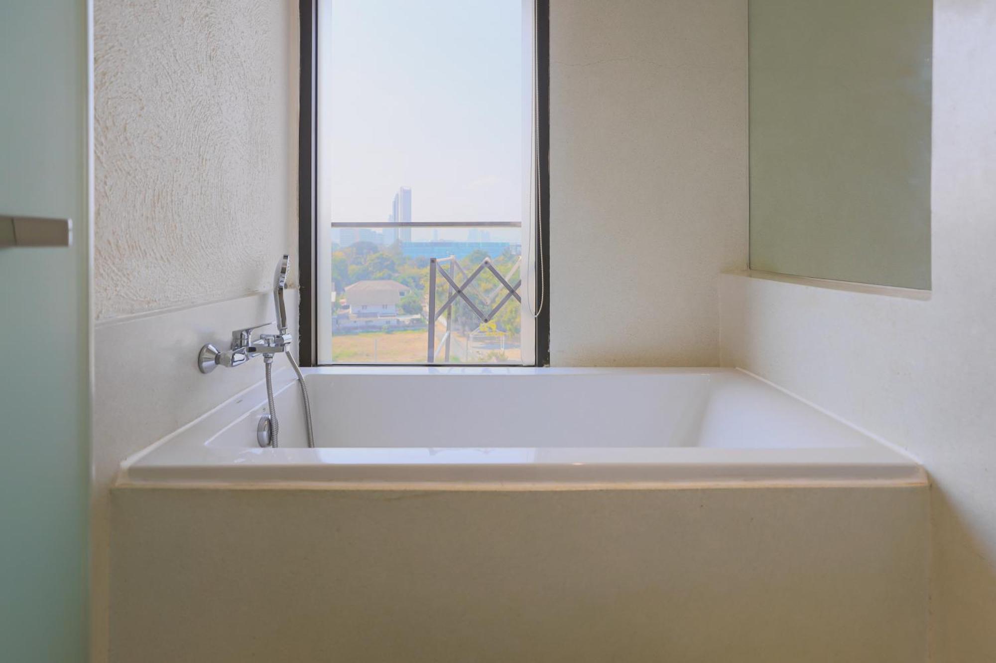 Balcony Seaside Sriracha Hotel & Serviced Apartments Si Racha Extérieur photo
