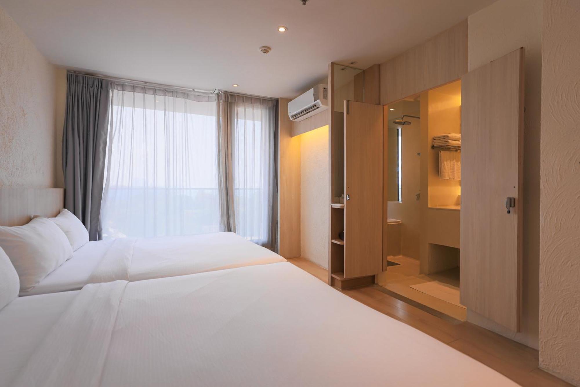 Balcony Seaside Sriracha Hotel & Serviced Apartments Si Racha Extérieur photo