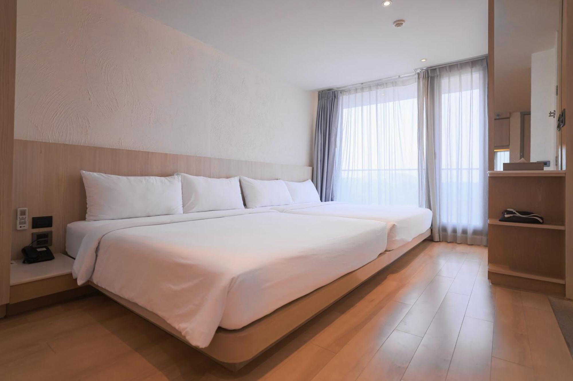 Balcony Seaside Sriracha Hotel & Serviced Apartments Si Racha Extérieur photo